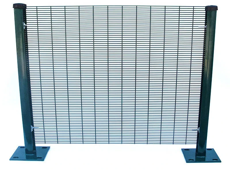 Mesh fence assembly mounted on steel base plates
